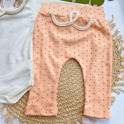  Conj. Body Manga Longa Gola Bordada Ursa Bebê e Calça Poá - Salmão e Off White